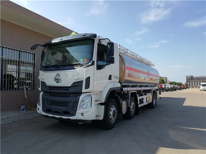 15噸柳汽三軸鋁合金運(yùn)油車